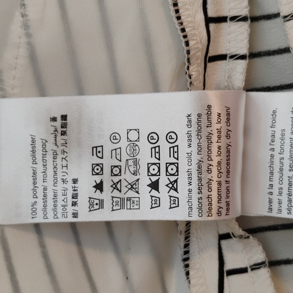 Calvin Klein Women's White And Black Pin Striped Stretchy Waist Band Capris - Picture 9 of 9